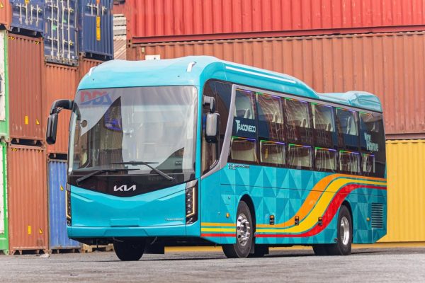 XE-TRACOMECO-KIA-GRANBIRD-47-CHO-HYUNDAI-D6CC-425PS