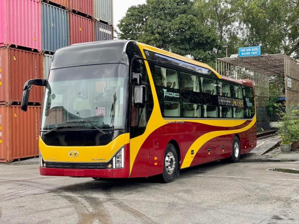 XE-TRACOMECO-UNIVERSE-LIMOUSINE-24-PHONG-HYUNDAI-425PS