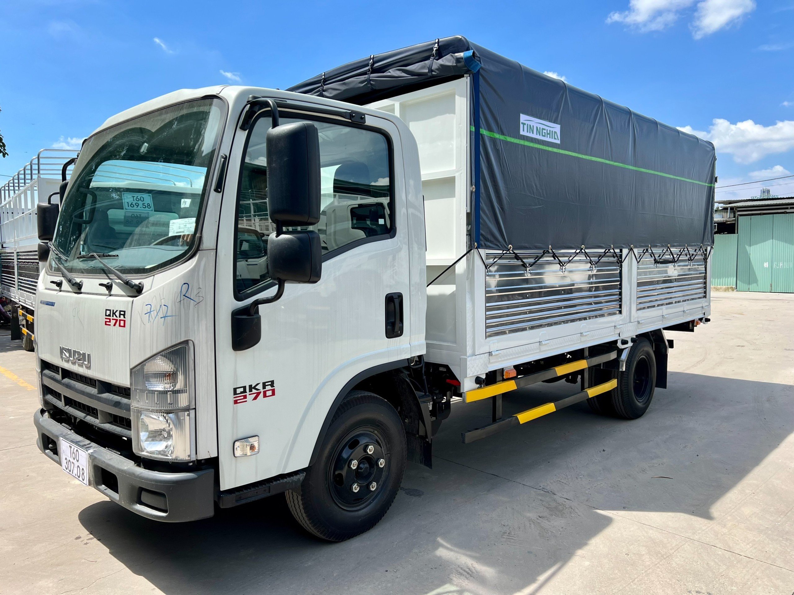 Xe-tai-Isuzu-QKR-270-gia-tot