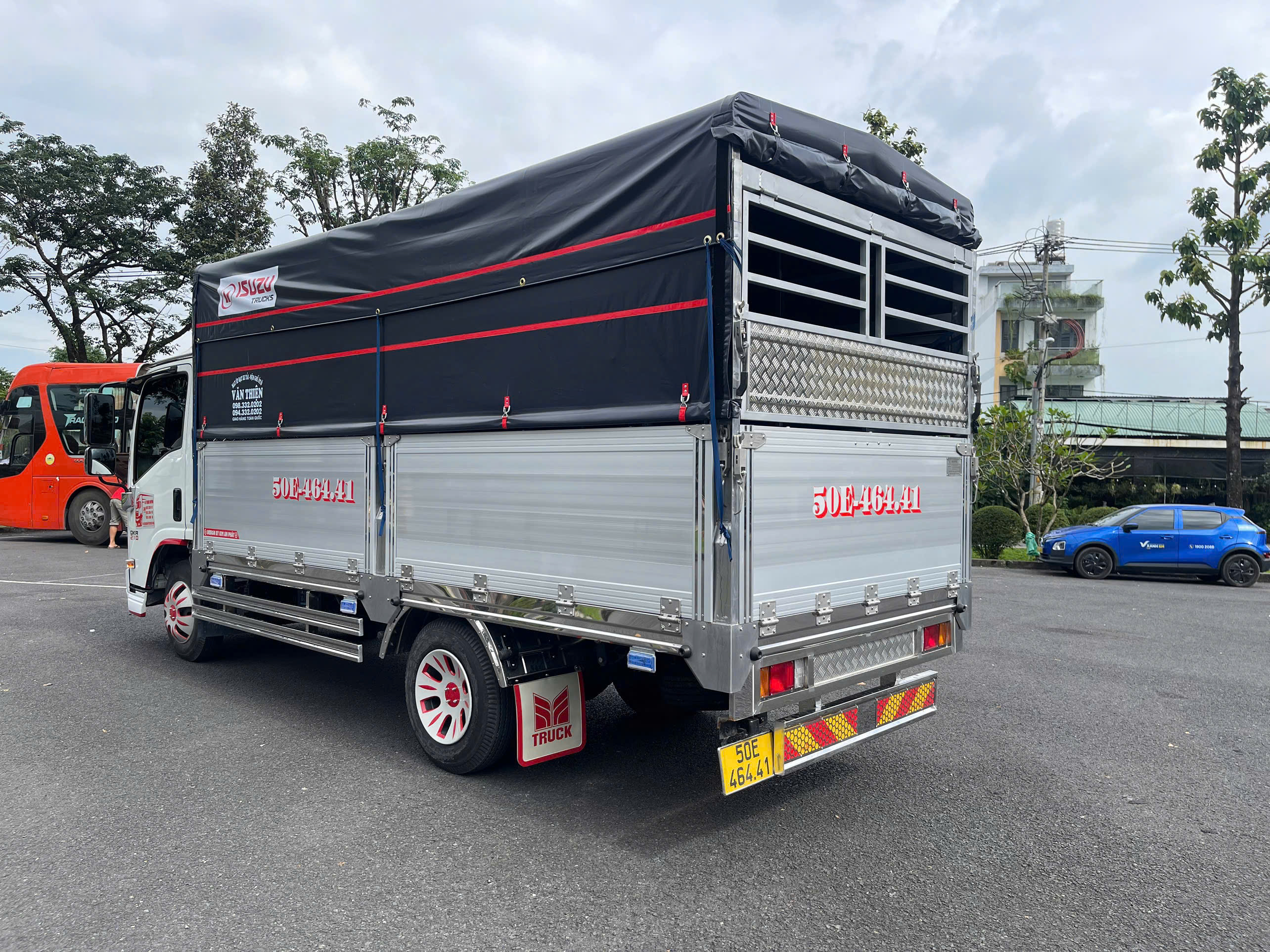 xe-tai-Isuzu-QKR-270-lan-banh